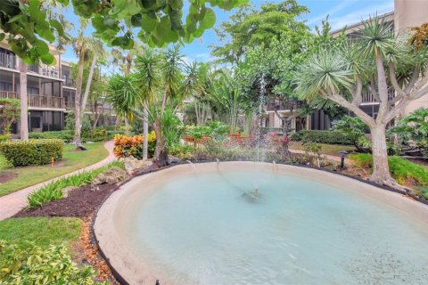 Condo in South Palm Beach, Florida, 2 bedrooms  № 2069103 - photo 18