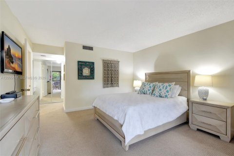 Condo in South Palm Beach, Florida, 2 bedrooms  № 2069103 - photo 13