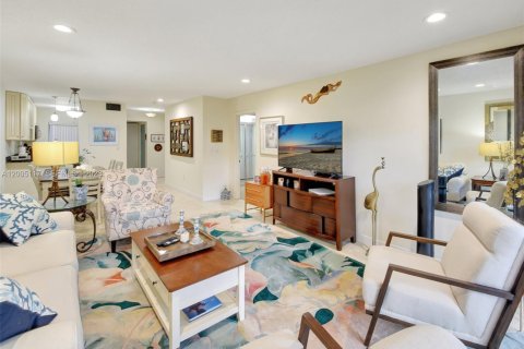 Condo in South Palm Beach, Florida, 2 bedrooms  № 2069103 - photo 5