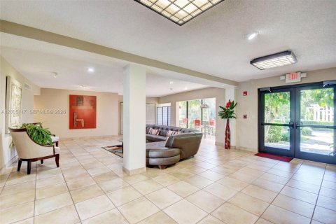 Condo in South Palm Beach, Florida, 2 bedrooms  № 2069103 - photo 25