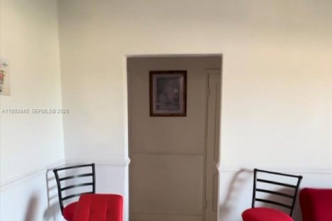 House in Miami, Florida 2 bedrooms, 60.39 sq.m. № 2055638 - photo 7