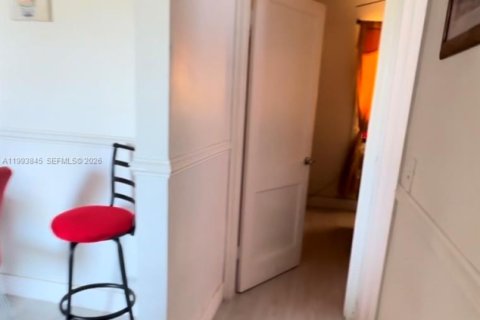 House in Miami, Florida 2 bedrooms, 60.39 sq.m. № 2055638 - photo 9