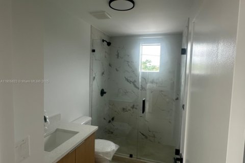 Снять в аренду квартиру в Майами, Флорида 3 спальни, № 2012257 - фото 11
