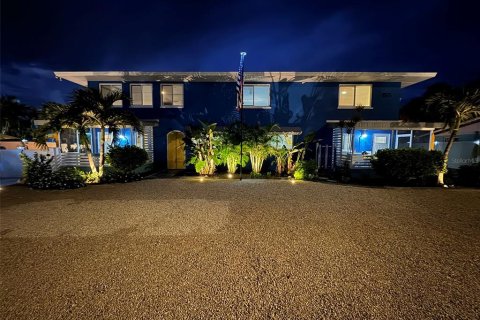 House in Englewood, Florida 3 bedrooms, 301.93 sq.m. № 1903502 - photo 3
