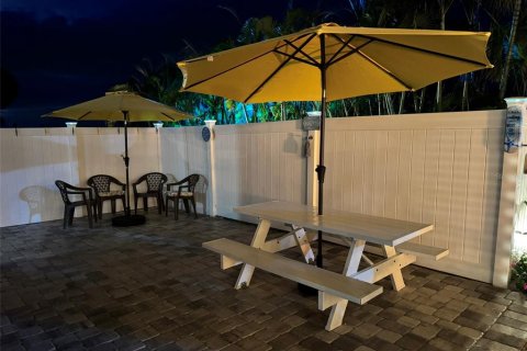 House in Englewood, Florida 3 bedrooms, 301.93 sq.m. № 1903502 - photo 10