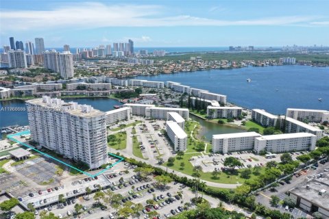 Condo in Aventura, Florida, 3 bedrooms  № 2081329