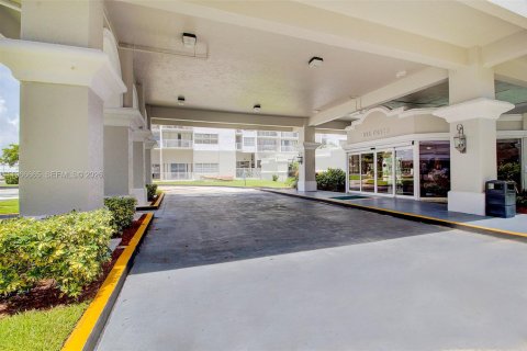 Condo in Aventura, Florida, 3 bedrooms № 2081329 - photo 20