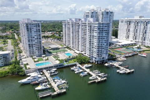 Condo in Aventura, Florida, 3 bedrooms № 2081329 - photo 19