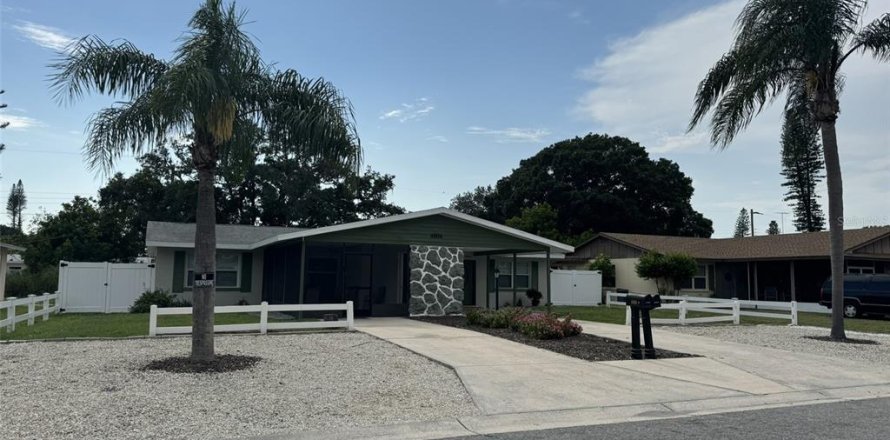 Propiedad comercial en Bradenton, Florida 4 dormitorios, 156.08 m2 № 1810555