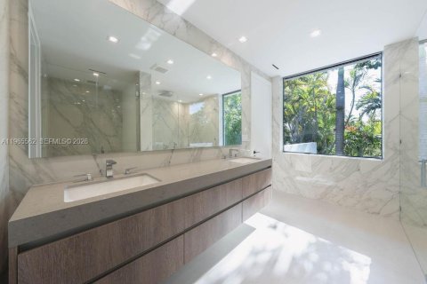Villa ou maison à vendre à Miami, Floride: 6 chambres, 429.77 m2 № 2027125 - photo 24