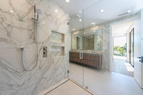 Villa ou maison à vendre à Miami, Floride: 6 chambres, 429.77 m2 № 2027125 - photo 25