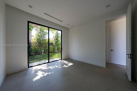 Villa ou maison à vendre à Miami, Floride: 6 chambres, 429.77 m2 № 2027125 - photo 19