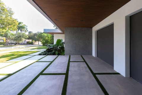 Villa ou maison à vendre à Miami, Floride: 6 chambres, 429.77 m2 № 2027125 - photo 2