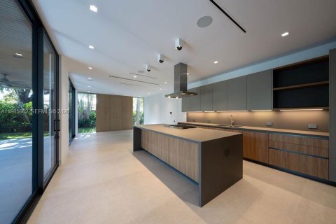 Villa ou maison à vendre à Miami, Floride: 6 chambres, 429.77 m2 № 2027125 - photo 10