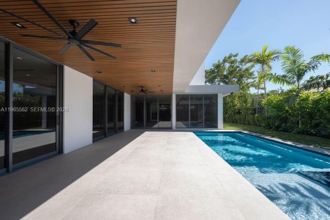 Villa ou maison à vendre à Miami, Floride: 6 chambres, 429.77 m2 № 2027125 - photo 13