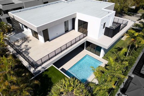 Villa ou maison à vendre à Miami, Floride: 6 chambres, 429.77 m2 № 2027125 - photo 4