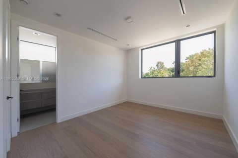 Villa ou maison à vendre à Miami, Floride: 6 chambres, 429.77 m2 № 2027125 - photo 28