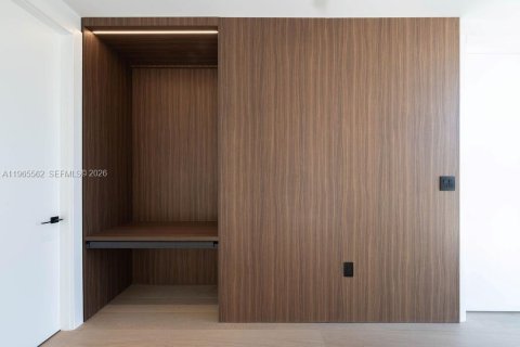 Villa ou maison à vendre à Miami, Floride: 6 chambres, 429.77 m2 № 2027125 - photo 27