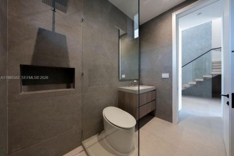 Villa ou maison à vendre à Miami, Floride: 6 chambres, 429.77 m2 № 2027125 - photo 17