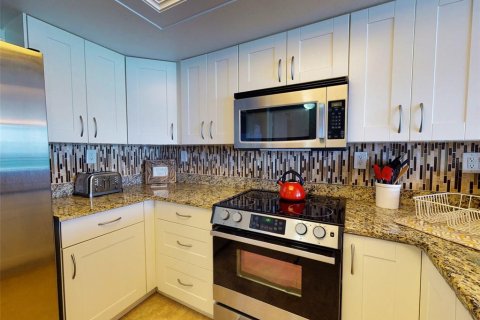 Condo in New Smyrna Beach, Florida, 3 bedrooms  № 1843159 - photo 18