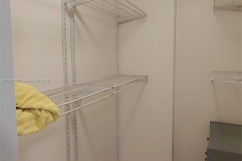 Condominio en venta en Davie, Florida, 1 dormitorio, 87.33 m2 № 1990642 - foto 13