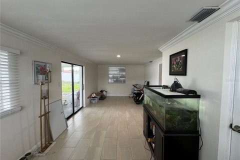 House in Tampa, Florida 4 bedrooms, 134.89 sq.m. № 1679239 - photo 25