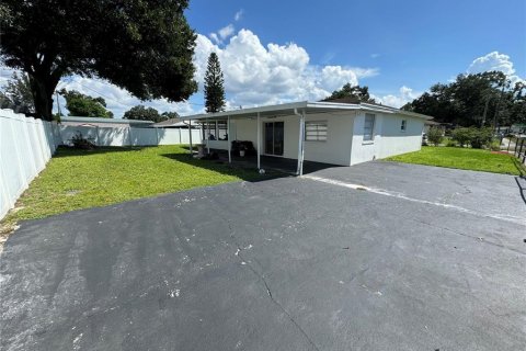House in Tampa, Florida 4 bedrooms, 134.89 sq.m. № 1679239 - photo 4