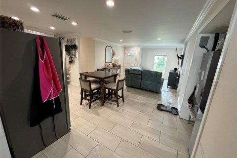 House in Tampa, Florida 4 bedrooms, 134.89 sq.m. № 1679239 - photo 6