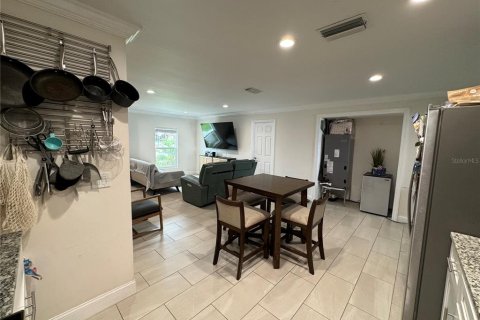 House in Tampa, Florida 4 bedrooms, 134.89 sq.m. № 1679239 - photo 7