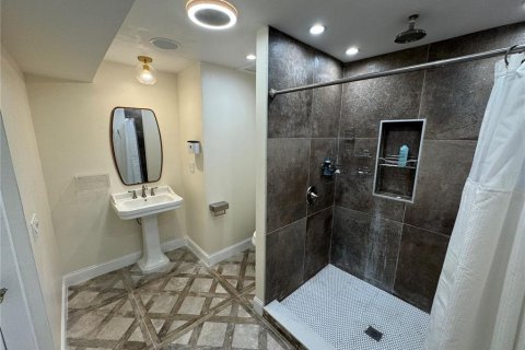 House in Tampa, Florida 4 bedrooms, 134.89 sq.m. № 1679239 - photo 13