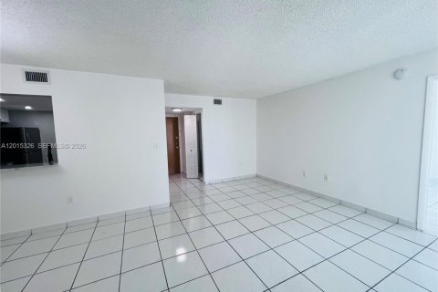 Condominio en alquiler en Miami, Florida, 2 dormitorios, 84.54 m2 № 2171357 - foto 18