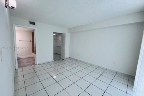 Condominio en alquiler en Miami, Florida, 2 dormitorios, 84.54 m2 № 2171357 - foto 10