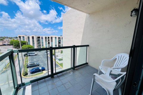 Condominio en alquiler en Miami, Florida, 2 dormitorios, 84.54 m2 № 2171357 - foto 12