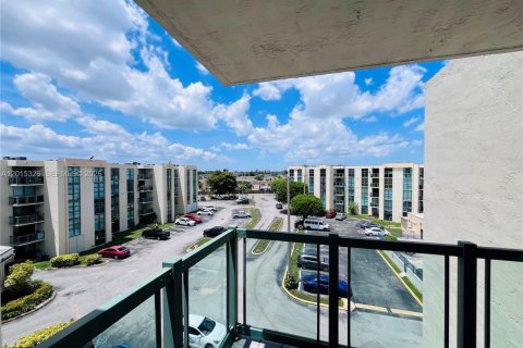 Condominio en alquiler en Miami, Florida, 2 dormitorios, 84.54 m2 № 2171357 - foto 15