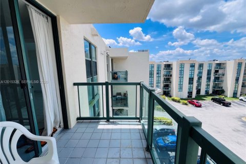 Condominio en alquiler en Miami, Florida, 2 dormitorios, 84.54 m2 № 2171357 - foto 14