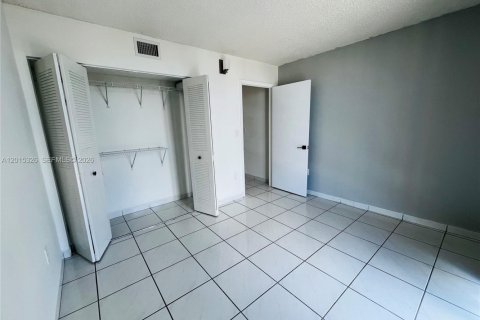 Condominio en alquiler en Miami, Florida, 2 dormitorios, 84.54 m2 № 2171357 - foto 7