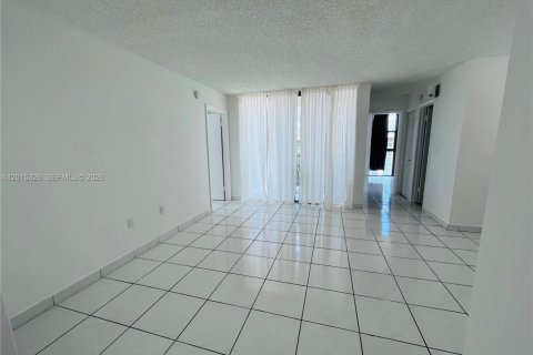 Condominio en alquiler en Miami, Florida, 2 dormitorios, 84.54 m2 № 2171357 - foto 16