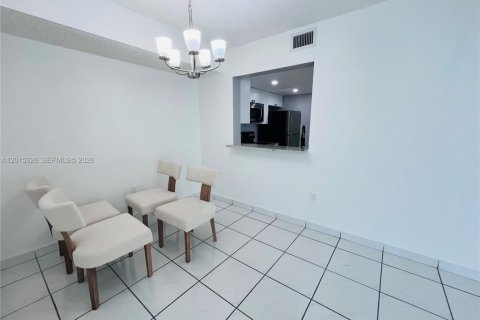 Condominio en alquiler en Miami, Florida, 2 dormitorios, 84.54 m2 № 2171357 - foto 5