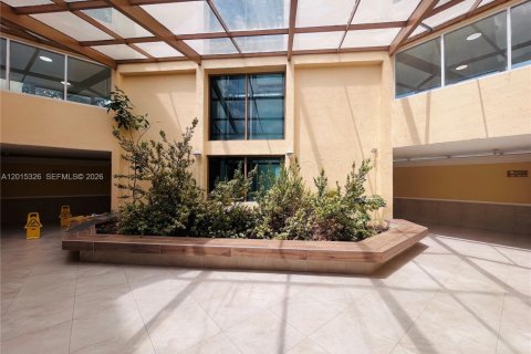 Condominio en alquiler en Miami, Florida, 2 dormitorios, 84.54 m2 № 2171357 - foto 19