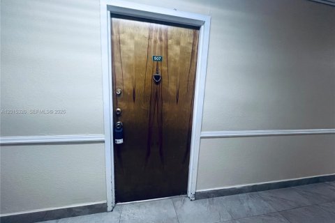 Condominio en alquiler en Miami, Florida, 2 dormitorios, 84.54 m2 № 2171357 - foto 21