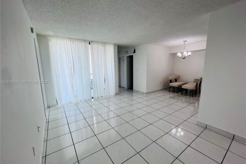 Condominio en alquiler en Miami, Florida, 2 dormitorios, 84.54 m2 № 2171357 - foto 17