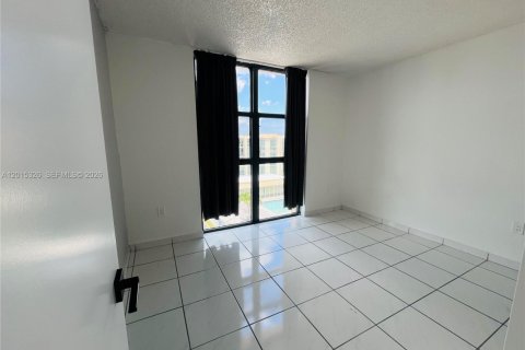 Condominio en alquiler en Miami, Florida, 2 dormitorios, 84.54 m2 № 2171357 - foto 8