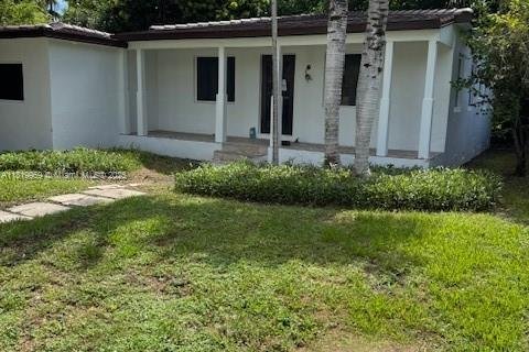 House in Coral Gables, Florida 3 bedrooms, 108.32 sq.m. № 1779715 - photo 2
