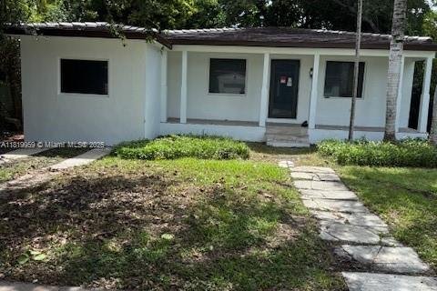 House in Coral Gables, Florida 3 bedrooms, 108.32 sq.m. № 1779715 - photo 1