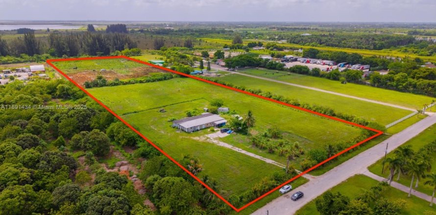 Коммерческая недвижимость в Майами, Флорида № 2021516