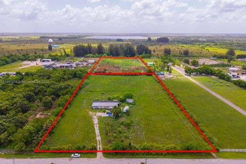 Купить коммерческую недвижимость в Майами, Флорида № 2021516 - фото 3