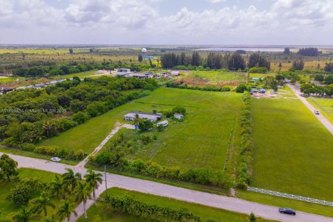 Купить коммерческую недвижимость в Майами, Флорида № 2021516 - фото 12