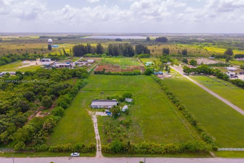 Купить коммерческую недвижимость в Майами, Флорида № 2021516 - фото 13