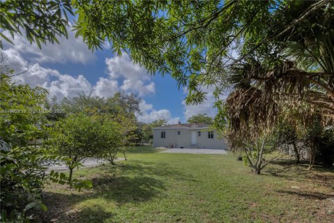 Casa en alquiler en Miami, Florida, 4 dormitorios, 109.16 m2 № 2056713 - foto 4