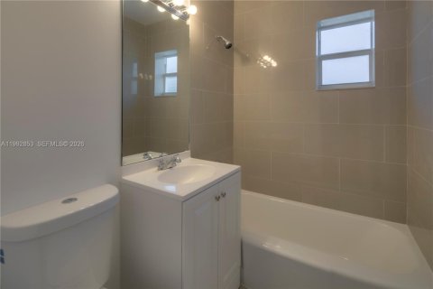 Casa en alquiler en Miami, Florida, 4 dormitorios, 109.16 m2 № 2056713 - foto 11